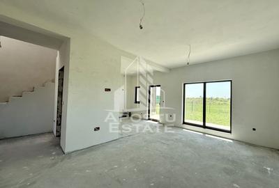 Triplex la gri, teren 284mp, pompe caldura, zona Plopi - 1