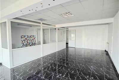 Spațiu comercial, de 100.30000305176 mp, în Capitol - 2