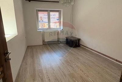 Casa cu 2 camere de vanzare in zona centrala Casa cu 2 camere de vanzare in zona centrala - 5