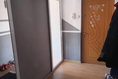 Apartament cu 3 camere decomandat în Ostroveni - 2