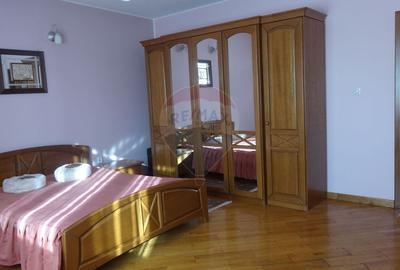 Casă individuală cu 8 camere cu Canalizare în Central - 11