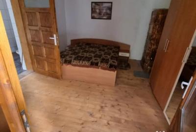 Casă cu 5 camere cu Teren 899 Mp în Rusca
