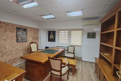 Spațiu comercial, de 100 mp, în Central - 9