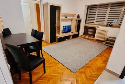 Apartament cu 3 camere semidecomandat în Central - 1