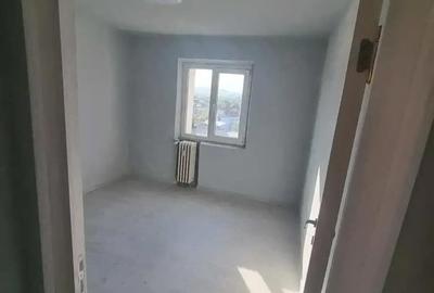 Apartament cu 3 camere semidecomandat în Narcisa - 3