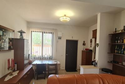Casă cu 4 camere cu Canalizare în Central - 2