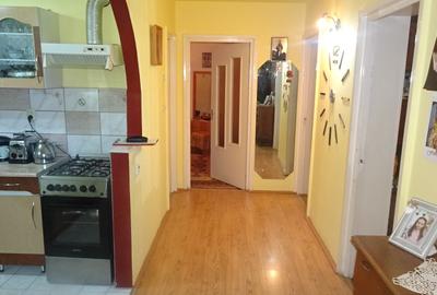 Apartament cu 3 camere decomandat în Scărișoara - 3