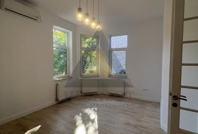 Casă individuală cu 10 camere cu Canalizare în Capitale - 13