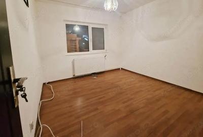 Apartament cu 3 camere decomandat în Micro 20 - 2