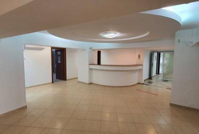 Spațiu comercial, de 1,100 mp, în Unirii - 8