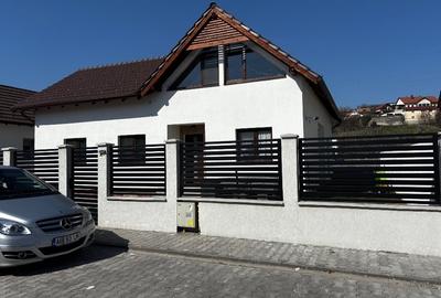 Casă individuală cu 5 camere cu Canalizare în Central - 3