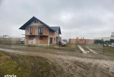 Casă cu 5 camere cu Teren 963 Mp în Ipotești - 4