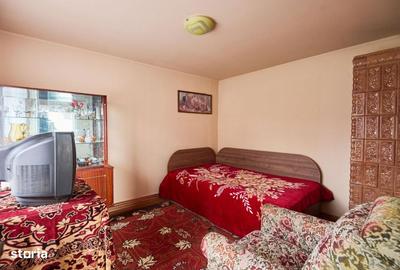 Casă cu 3 camere în Pietroasa - 1
