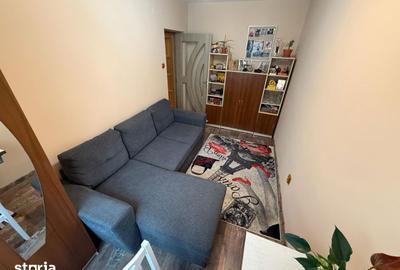 Apartament cu 3 camere semidecomandat în Săsar
