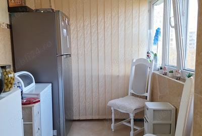 Apartament cu 3 camere de vanzare - 2