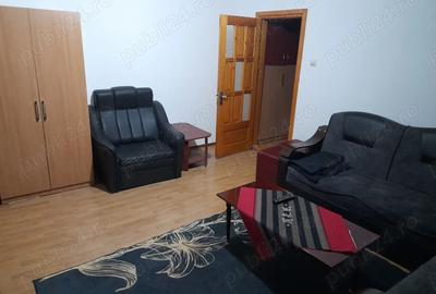 Inchiriez apartament doua camere micro 14, 1500 lei - 1