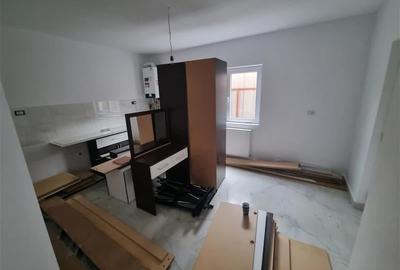 Casa independenta pe 2 nivele, 4 camere, 2 bai, debara cu 3 arii teren  in Sancr - 8