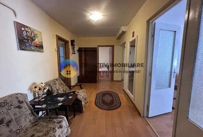 Apartament cu 3 camere decomandat în Mărăței