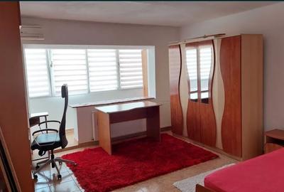 Garsonieră decomandată, mobilată în P-ța Muncii - 1