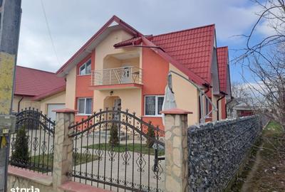 Casă cu 4 camere cu Teren 820 Mp în Voinești - 1
