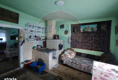 Casă cu 2 camere cu Teren 9287 Mp în Dorna-Arini - 1