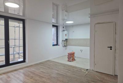 Apartament cu 3 camere semidecomandat în Crângași