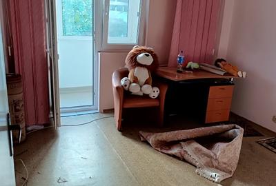 Apartament cu 3 camere decomandat în Drumul Taberei