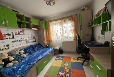 Apartament cu 3 camere semidecomandat, mobilat în Micro 3 - 7