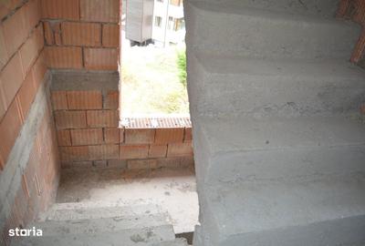 Casă cu 7 camere cu Teren 550 Mp în Central - 4