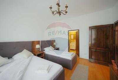 Hotel/Pensiune, de 438 mp, în Nufărul - 8