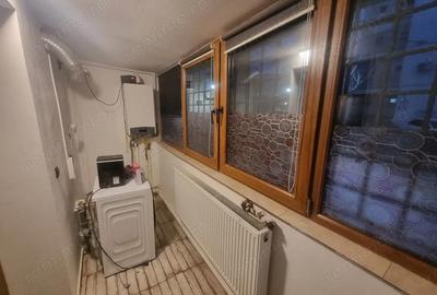 Apartament cu 2 camere decomandat în CET - 7