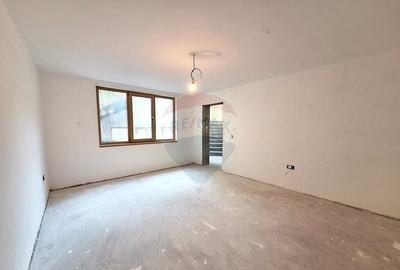 Casa / Vila la gri aproape gata sa devina acasa ! - 12