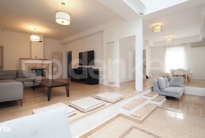 Casă cu 7 camere cu Teren 700 Mp în Central