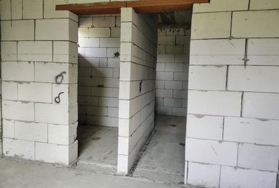 Casă cu 5 camere cu Canalizare în Central