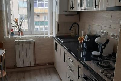 Apartament cu 3 camere semidecomandat, mobilat în Central - 2