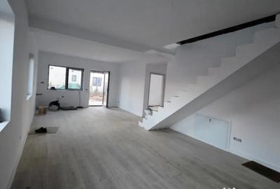 Casă cu 3 camere cu Teren 390 Mp în Păulești - 2