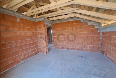 Casă cu 4 camere cu Teren 500 Mp în Cihei - 9