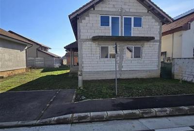 Casă cu 4 camere cu Teren 300 Mp în Palota - 1