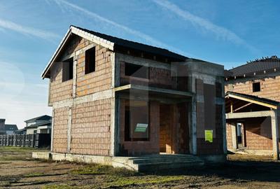 Casa la rosu, pe stoc, cu terasa si acoperis finalizat W - 8