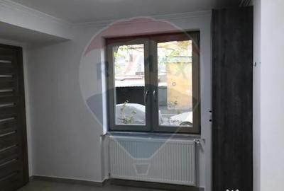 Spațiu comercial, de 50 mp, în Central - 7