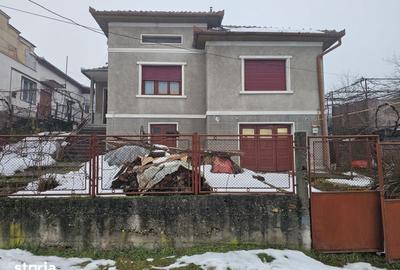 Casă cu 4 camere cu Teren 999 Mp în Crângului - 2