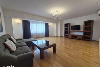 Apartament cu 3 camere în Centrul Civic