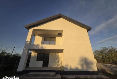 Casă cu 4 camere cu Teren 245 Mp în Costești - 6