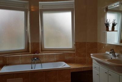 Duplex cu 4 camere cu Canalizare în Central - 15