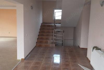 Casă cu 5 camere cu Teren 1000 Mp în Central - 9