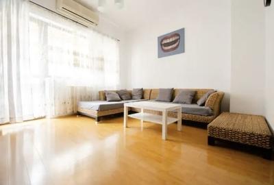 Apartament cu 2 camere decomandat, mobilat în Central