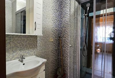 Garsonieră decomandată în Titan