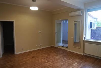 Apartament cu 3 camere nedecomandat, mobilat în Bucureștii Noi - 24