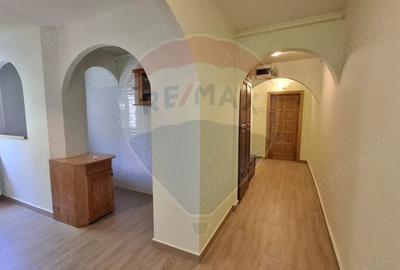 Apartament cu 3 camere decomandat în Tudor - 8