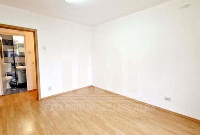 Vand apartament 2 camere decomandate in Cetate - 3